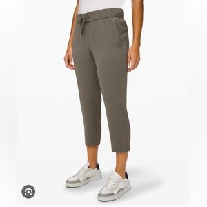 ◾️SOLD◾️Lululemon On the Fly 23” Sz 6